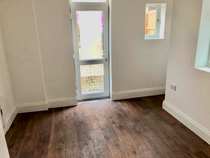 Studio To Rent In Emanuel Avenue, Acton, W3