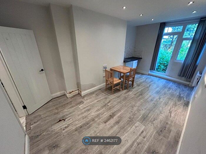 Studio To Rent In Amhurst Road, Hackney, London, E8