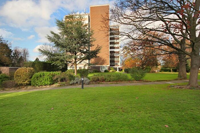 2 Bedroom Flat For Sale In The Knoll, W13