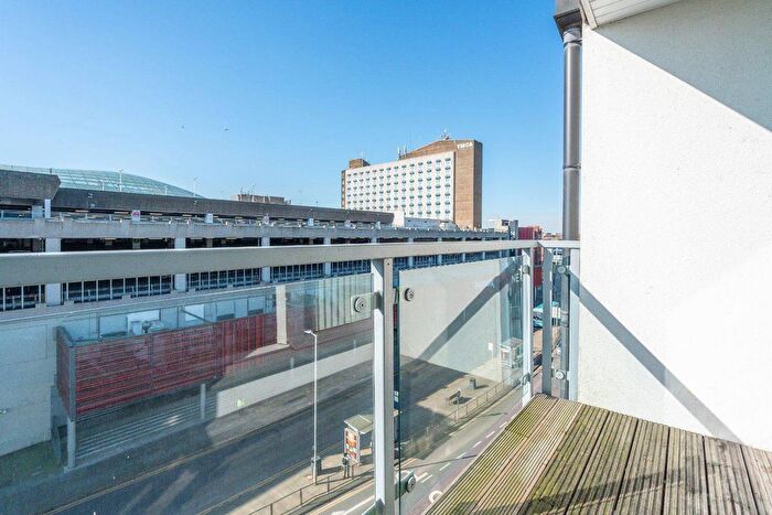 2 Bedroom Flat To Rent In Loates Lane, Watford, WD17