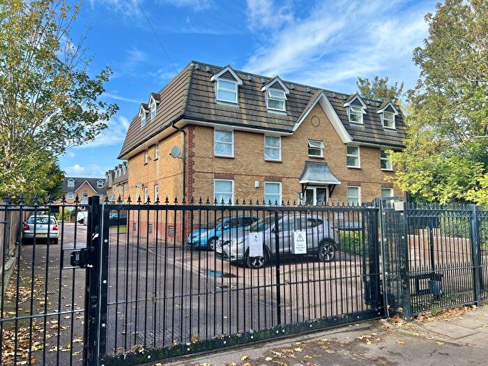 1 Bedroom Flat For Sale In Millstream Close, Palmers Green, N13