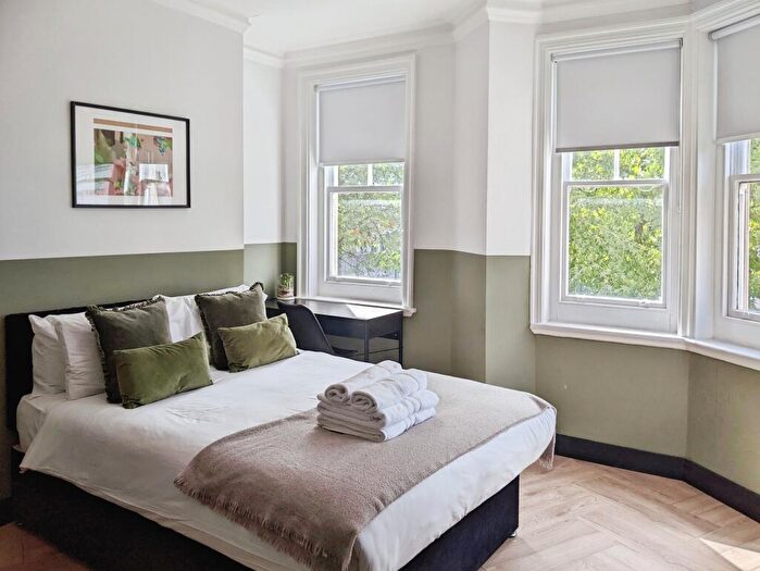 3 Bedroom Apartment To Rent In Mare Street, London, E8