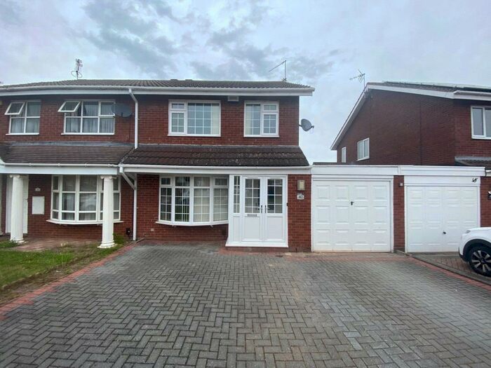 3 Bedroom Semi-Detached House To Rent In Ashdown Close, Binley, Coventry, CV3