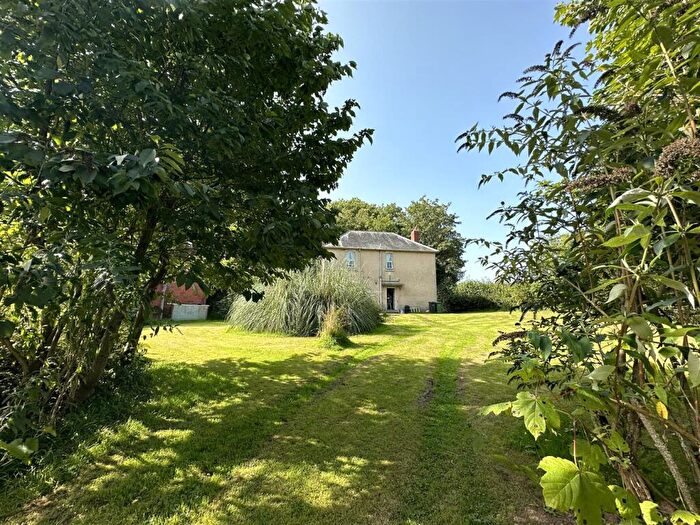 4 Bedroom Country House For Sale In Lyonshall, Kington With Approx . Acre Garden, HR5