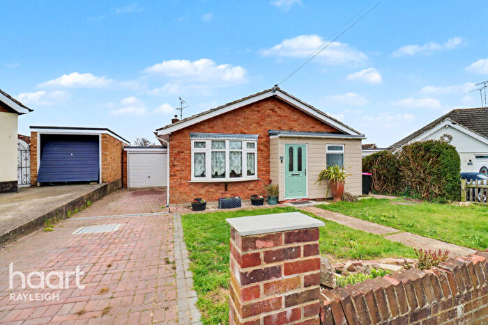 3 Bedroom Detached Bungalow For Sale In Macmurdo Close, Leigh-On-Sea, SS9