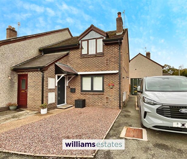 1 Bedroom Flat For Sale In Maes Ffynnon, Ruthin, LL15