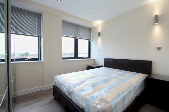 Apartment To Rent In Honeypot Lane, Stanmore, HA7