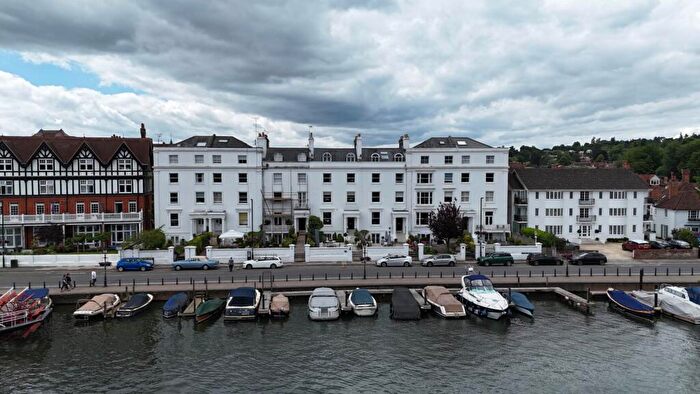 2 Bedroom Flat For Sale In River Terrace, Henley On Thames, RG9