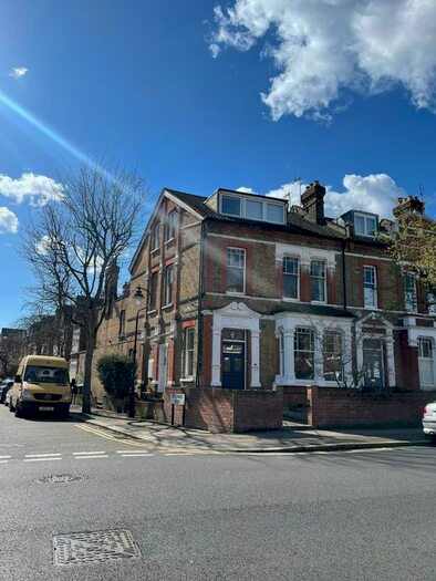 Studio To Rent In Weston Park, London, N8