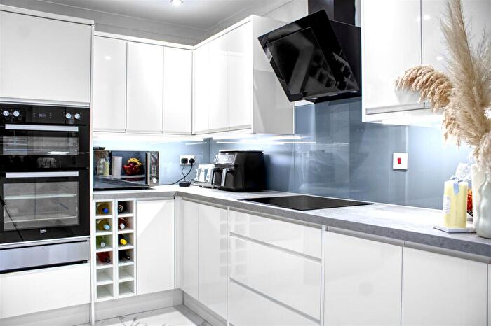 2 Bedroom Terraced House For Sale In Beeston Drive, Cheshunt, EN8