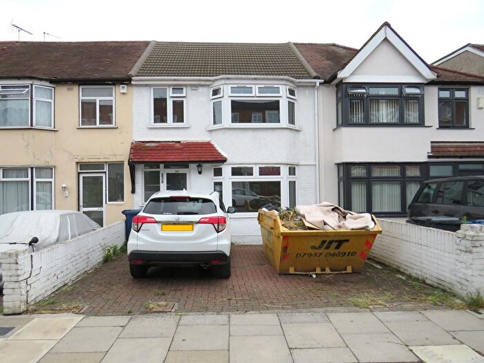 3 Bedroom Terraced House To Rent In Allenby Road, Southall, UB1