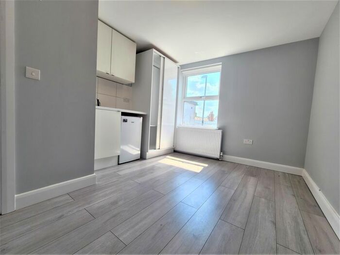 Studio To Rent In Lower Addiscombe Road, Addiscombe, Croydon, CR0