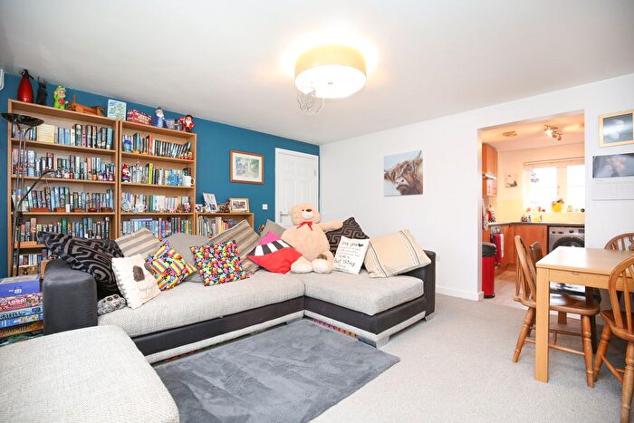 2 Bedroom Flat For Sale In Field Farm Road, Belgrave, Tamworth, B77