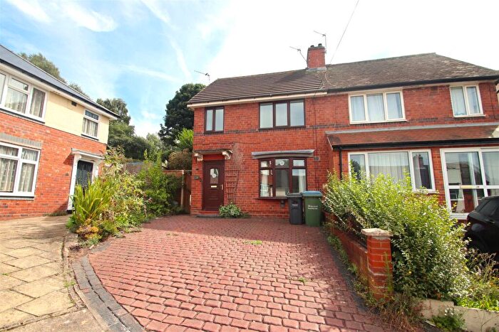 3 Bedroom Semi-Detached House To Rent In Slatch House Road, Smethwick, B67