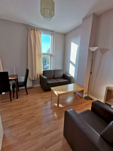 2 Bedroom Flat To Rent In Blackstock Road, Finsbury Park, London, N4