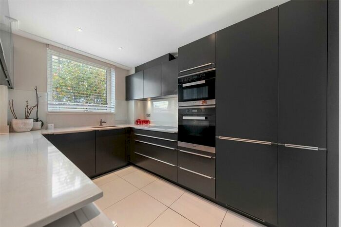 3 Bedroom Apartment To Rent In Balmoral Court, Queen's Terrace, St John's Wood, London, NW8