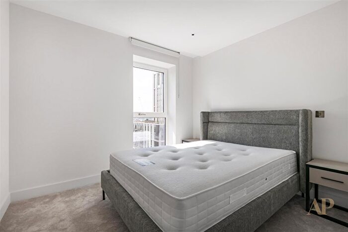 1 Bedroom Property To Rent In Cascade Way, London, W12
