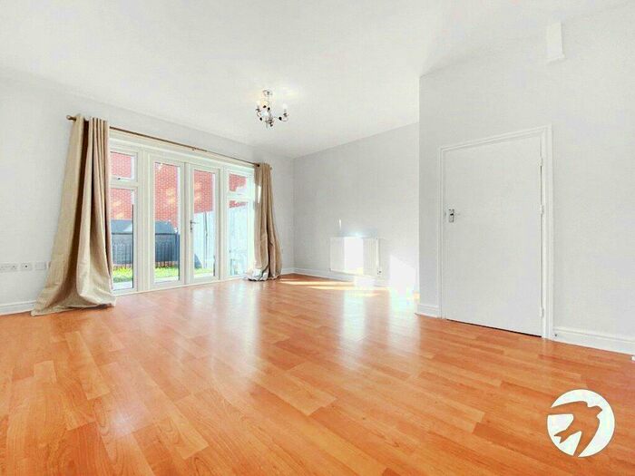 4 Bedroom Town House To Rent In Rileys Park Drive, Rochester, ME2