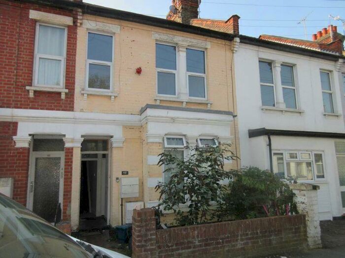 2 Bedroom Flat To Rent In North Avenue, Southend-On-Sea, SS2