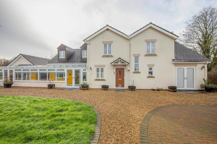 5 Bedroom Detached House For Sale In East End, Brinkworth, SN15