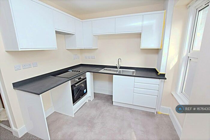 1 Bedroom Flat To Rent In Vestry Road, Street, BA16