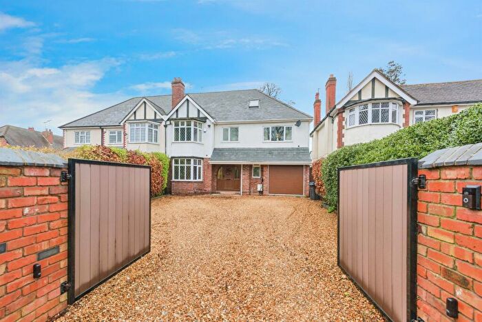 5 Bedroom Semi Detached House For Sale In Poppy Lane, Birmingham, B24