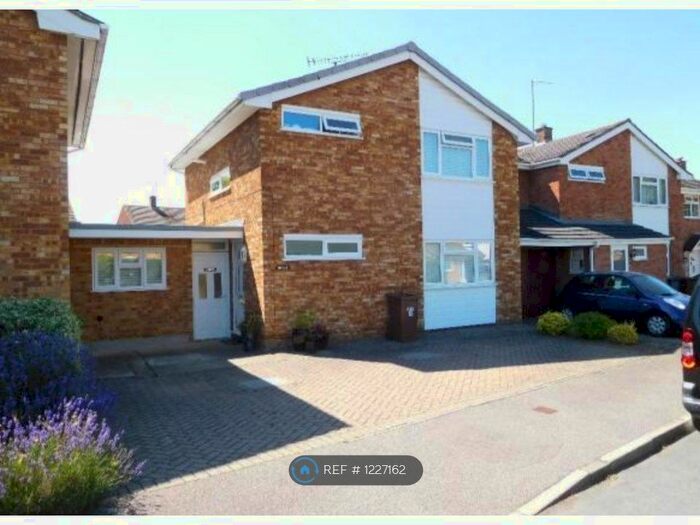 3 Bedroom Detached House To Rent In Portman Close, Hitchin SG5