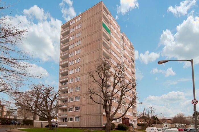 3 Bedroom Flat To Rent In Fontley Way, London, SW15