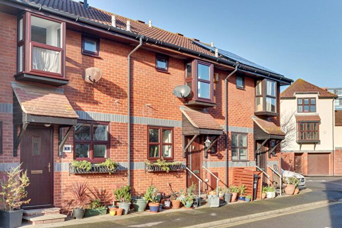 2 Bedroom Terraced House For Sale In Grays Court, Portsmouth, PO1