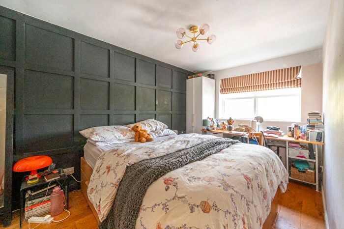 2 Bedroom Flat For Sale In Ringwood Road, Walthamstow, London, E17