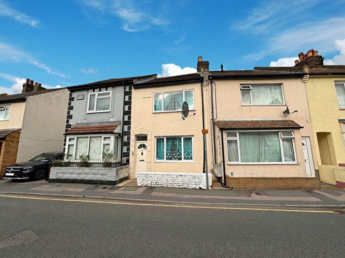 3 Bedroom Terraced House For Sale In Livingstone Road, Gillingham, ME7
