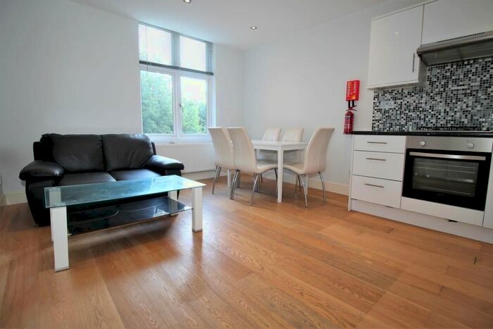 3 Bedroom Flat To Rent In Fordwych Road, West Hampstead, London, NW2