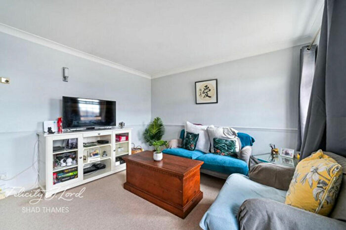 2 Bedroom Flat For Sale In Edward Square, Rotherhithe Street, London, SE16
