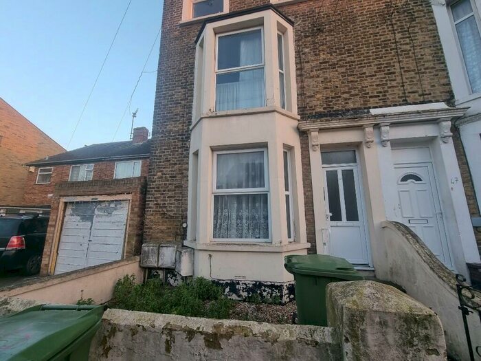1 Bedroom Ground Flat To Rent In Alma Road, Sheerness, Kent, ME12