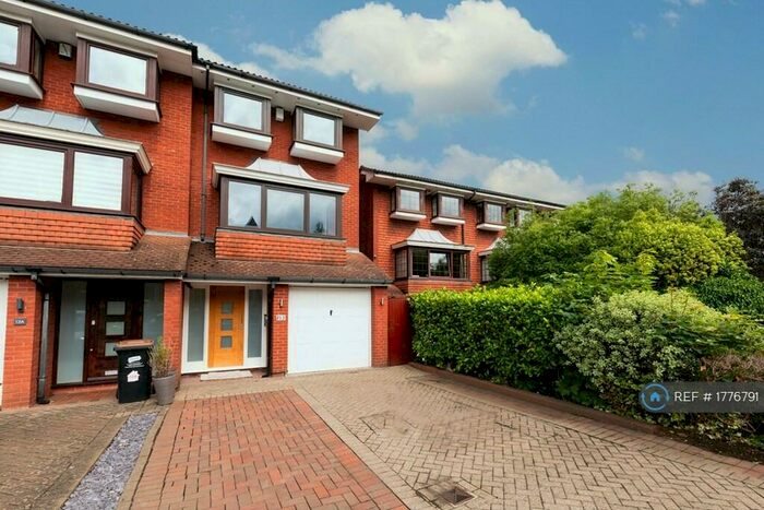 4 Bedroom End Of Terrace House To Rent In Bromley Grove, Bromley, BR2