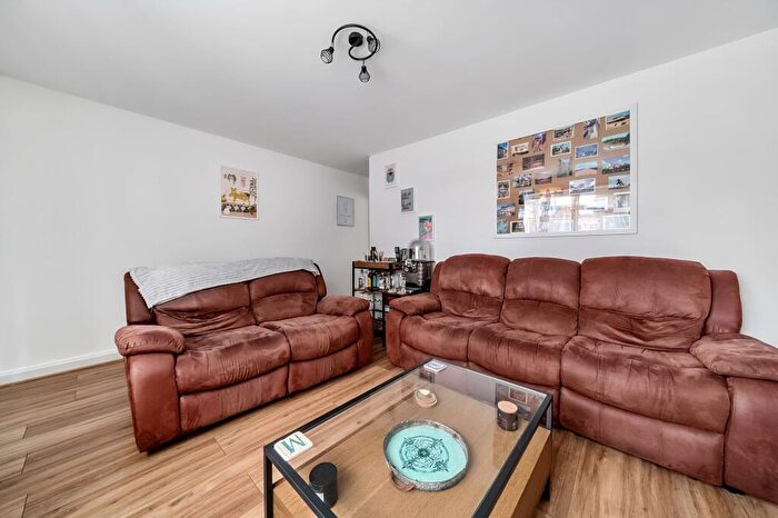 2 Bedroom Terraced House For Sale In Derwent Close, Farnborough, GU14