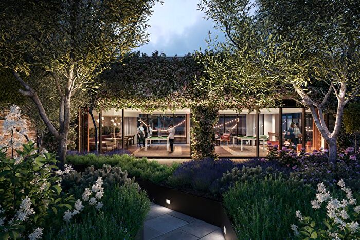 2 Bedroom Flat For Sale In Bow Common Lane, London, E3