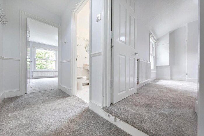 1 Bedroom Flat To Rent In Ravenslea Road, London, SW12
