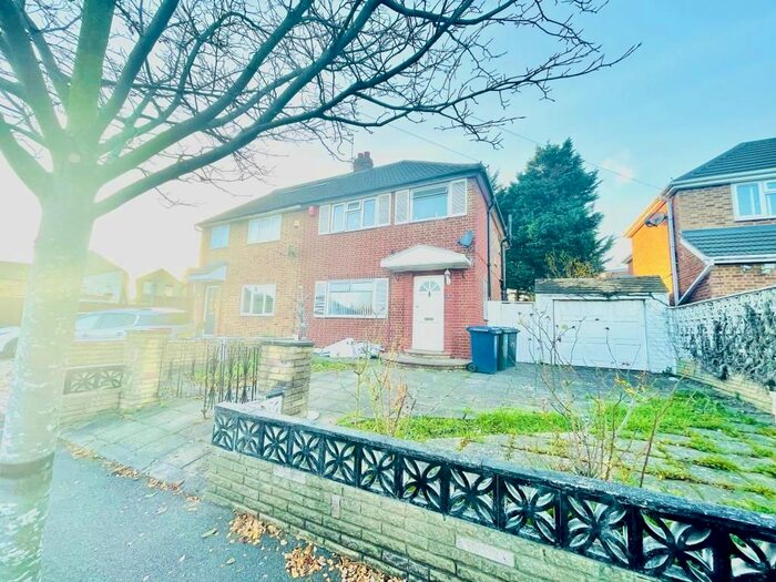 3 Bedroom Semi-Detached House To Rent In Barnet, Greater London EN4