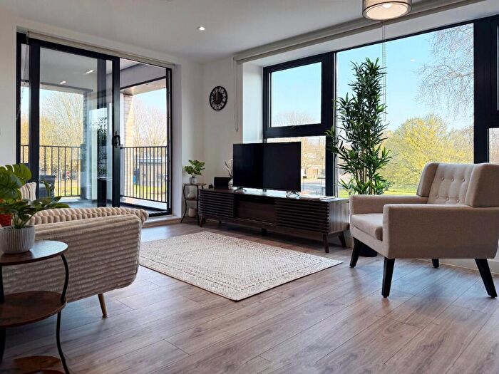 3 Bedroom Flat To Rent In Hillreach, London, SE18