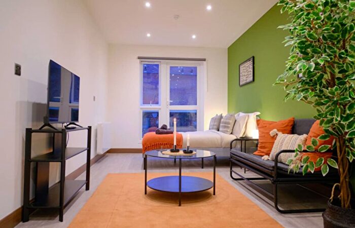 1 Bedroom Studio To Rent In Woodstock Rd, London, NW11
