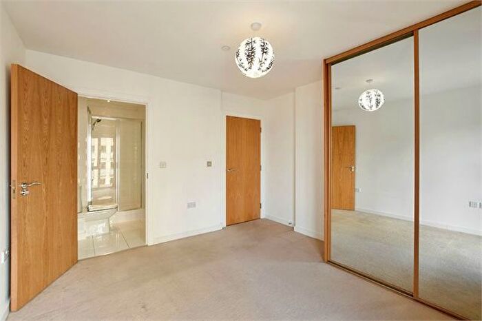 2 Bedroom Flat To Rent In Barge Walk, North Greenwich, London, SE10