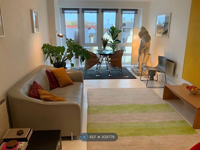 2 Bedroom Flat To Rent In St Davids Square, London, E14