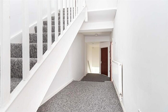 4 Bedroom Flat To Rent In Holdenhurst Road, Bournemouth, BH8
