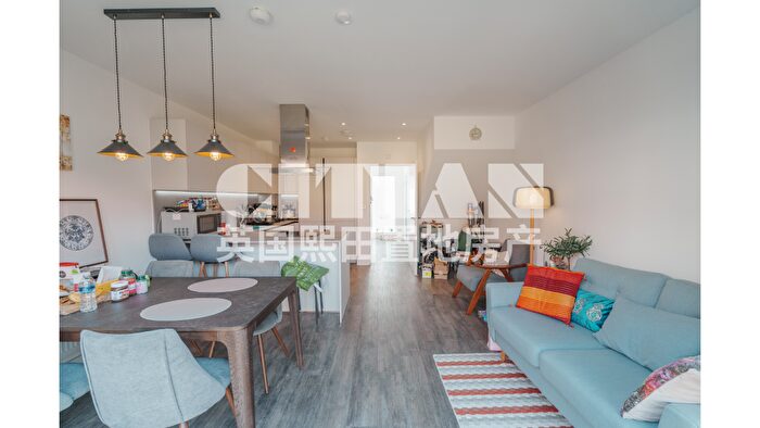 3 Bedroom Apartment To Rent In Longhoughton Avenue, Western, Cross Swanscombe，, DA10