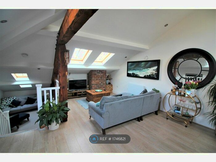 1 Bedroom Flat To Rent In New Briggate, Leeds, LS1