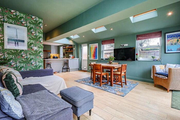 3 Bedroom Detached House For Sale In Andlers Ash Road, Liss, Hampshire, GU33