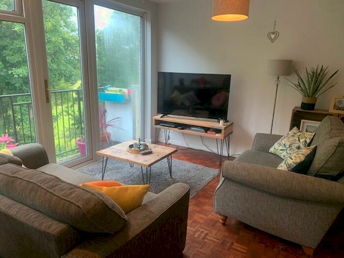 2 Bedroom Apartment To Rent In Cardiff Road, Cardiff, CF5