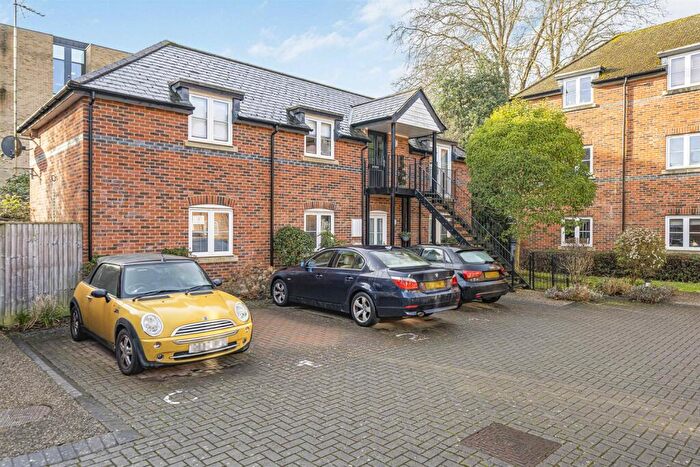 2 Bedroom Apartment To Rent In Crown Place, Reading, RG1