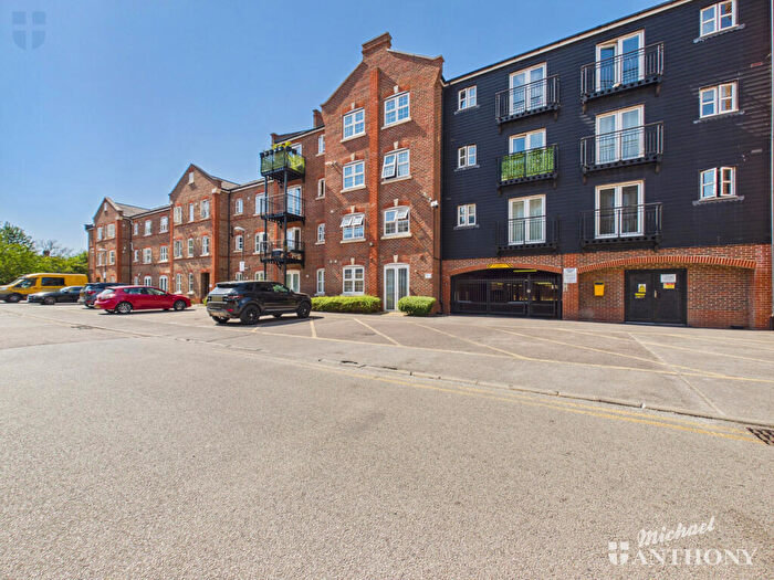 2 Bedroom Apartment For Sale In Summers House, Coxhill Way, Aylesbury, HP21